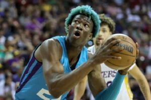 Kai Jones jogador Hornets