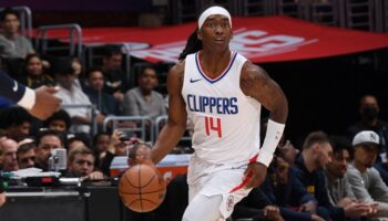 Clippers Mann troca Holiday