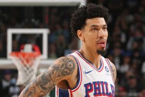Lakers jogador dispensado 76ers