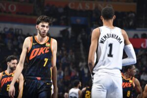 Chet Holmgren Wembanyama novato