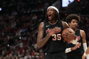 pivô Blazers fora temporada