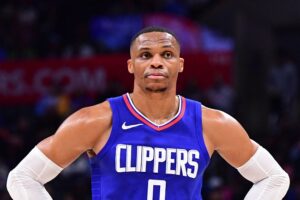 Russell Westbrook briga torcedor
