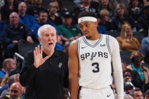 Keldon Johnson reserva Spurs