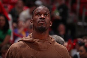técnico Lakers Jimmy Butler