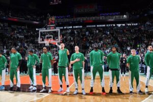 Boston Celtics troca ala