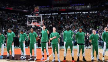 Boston Celtics troca ala