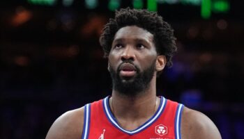 joelho Joel Embiid 76ers