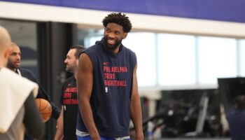 Joel Embiid lesão Bulls