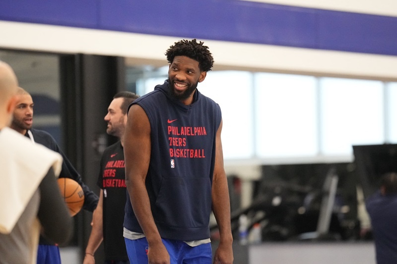 Joel Embiid lesão Bulls