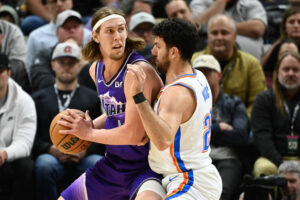 Warriors troca pivô Jazz