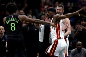 Jimmy Butler jogadores suspensos