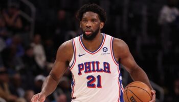 Joel Embiid cirurgia joelho