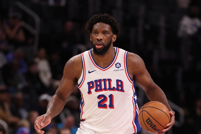 Joel Embiid cirurgia joelho