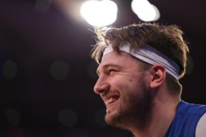 Luka Doncic trocas Mavericks