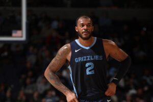 Xavier Tillman troca Celtics