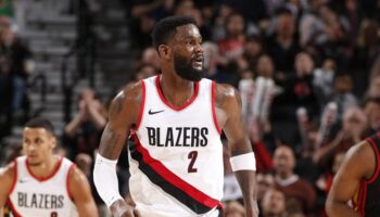 Deandre Ayton Blazers troca