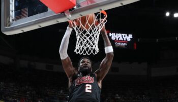 deandre ayton blazers temporada