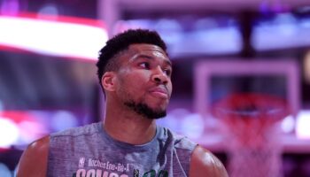 bucks lakers giannis antetokounmpo