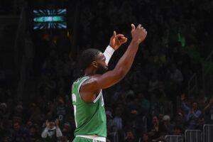 Jaylen Brown Warriors jogo