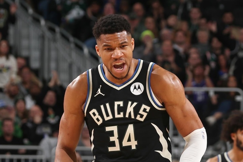 Giannis Antetokounmpo Bucks playoffs