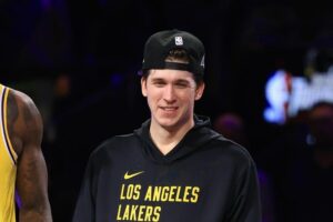 troca Lakers Austin Reaves