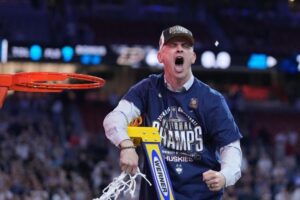 Dan Hurley Lakers contrato