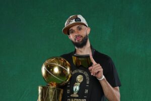 contrato Derrick White Celtics