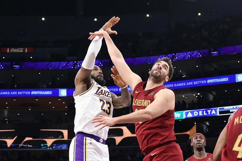 Lakers Cavaliers contratação treinador