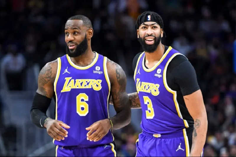 los angeles lakers reforços