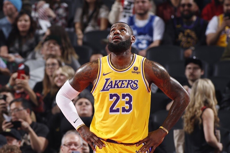 LeBron James Lakers troca