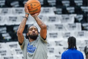 Derrick Jones Clippers Paul George