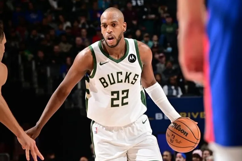 bucks khris middleton cirurgias