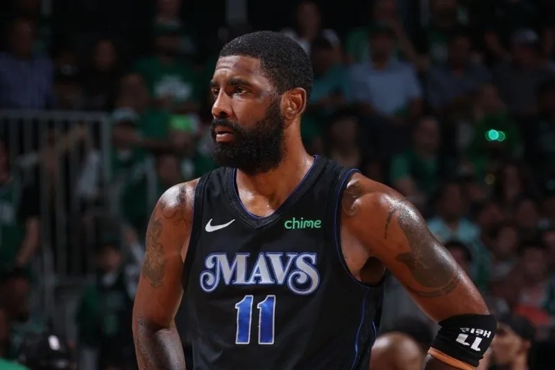 Mavericks Kyrie Irving cirurgia