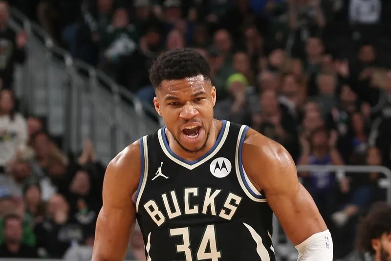 Giannis Antetokounmpo Warriors Pierce