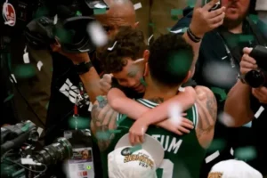 Jayson Tatum astro Celtics