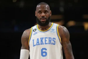 Repórter crava possível aposentadoria de LeBron James