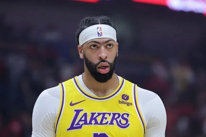 Anthony Davis troca Lakers