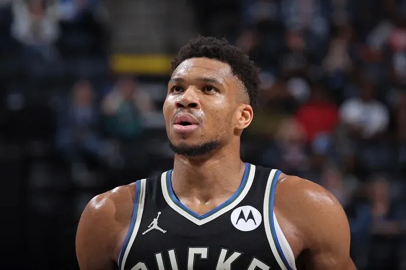 Giannis Antetokounmpo recuperação Bucks