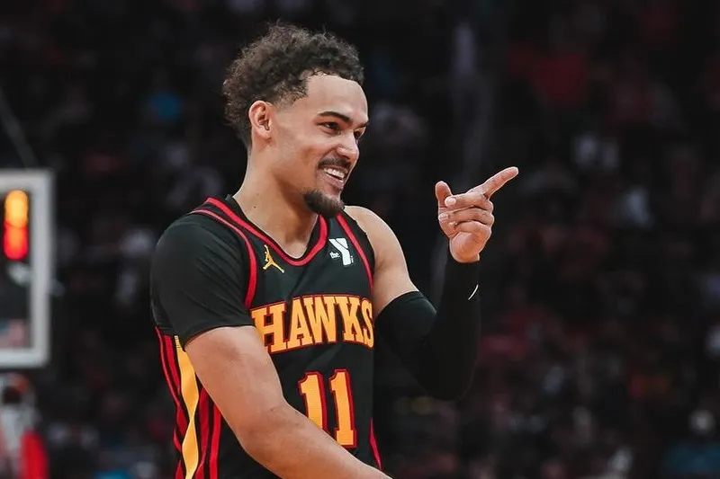 trae young hawks troca