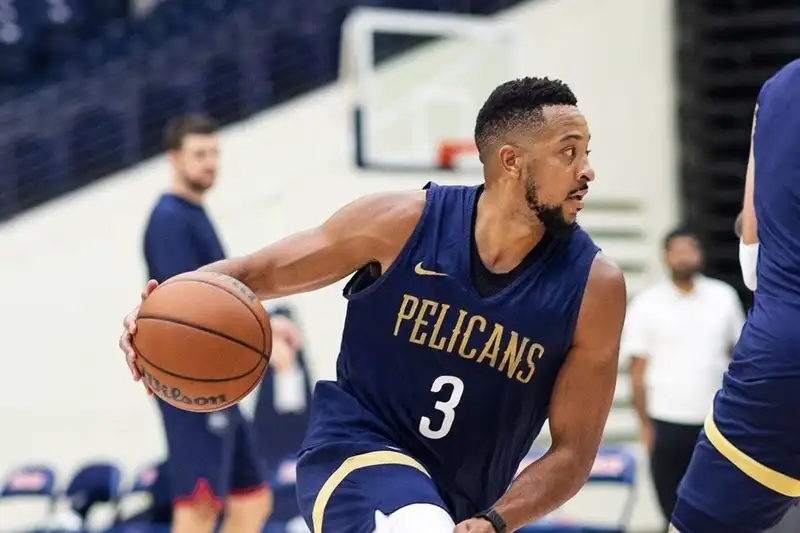 cj mccollum reserva pelicans