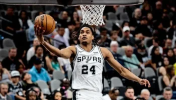 spurs jogador titular nba