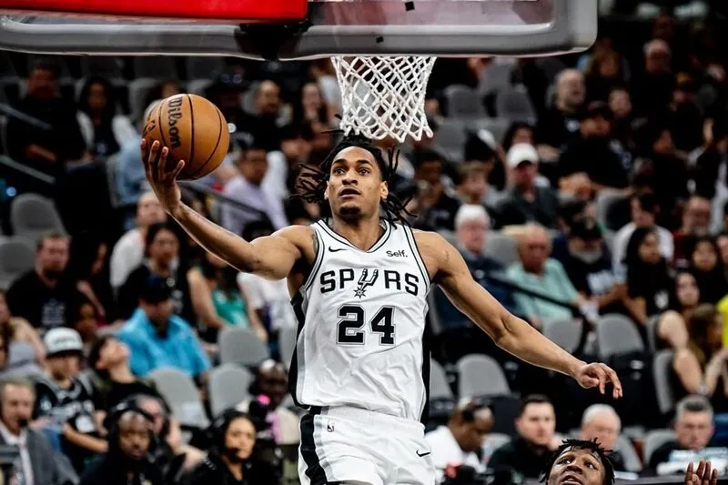 spurs jogador titular nba