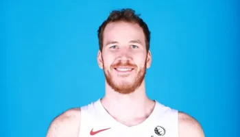 Raptors jogos Jakob Poeltl