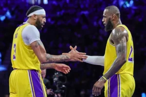 Lakers trocas temporada NBA
