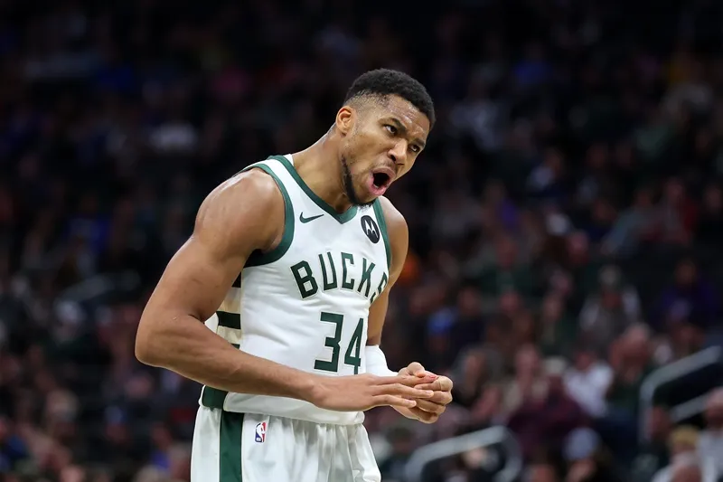 Giannis Antetokounmpo Bucks Pistons