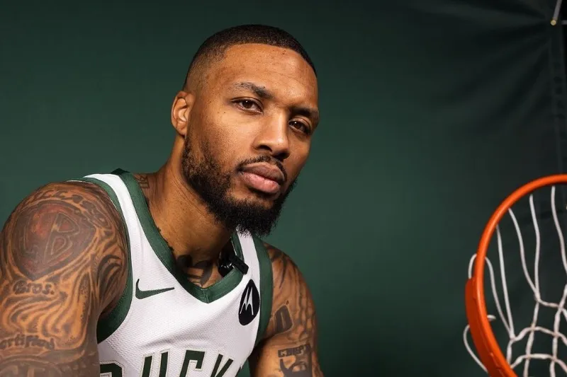 Damian Lillard minimiza início ruim do Bucks: “Temporada longa”