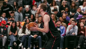 Raptors troca Jakob Poeltl