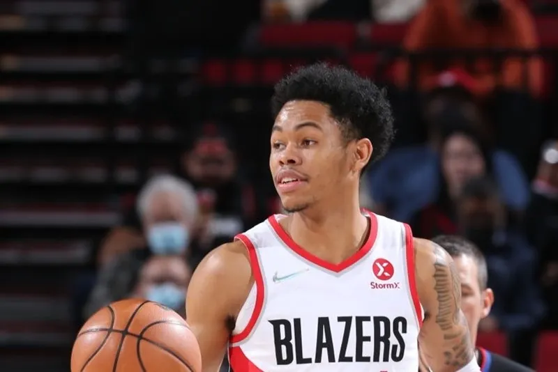 Anfernee Simons troca Blazers