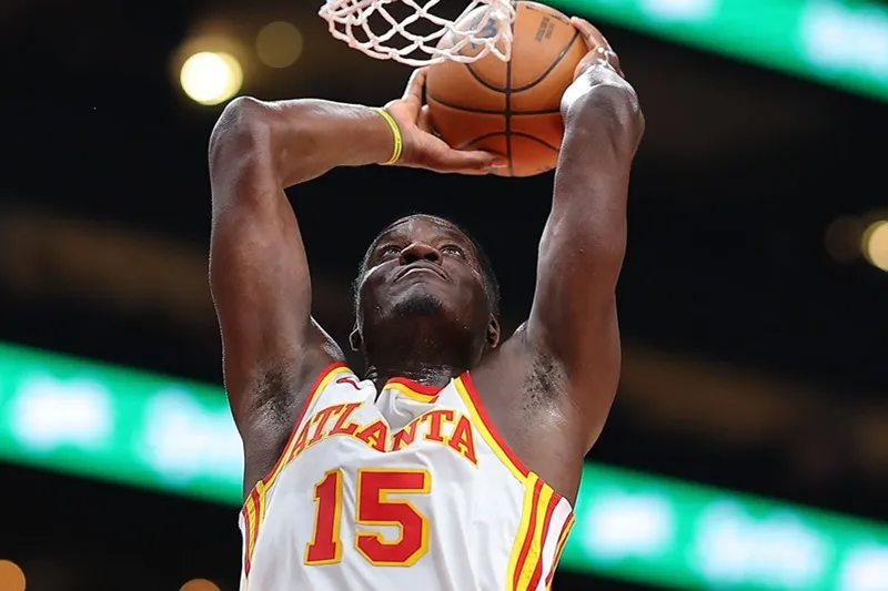 hawks troca clint capela