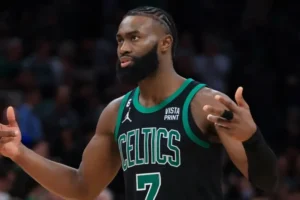 Jaylen Brown arbitragem Celtics